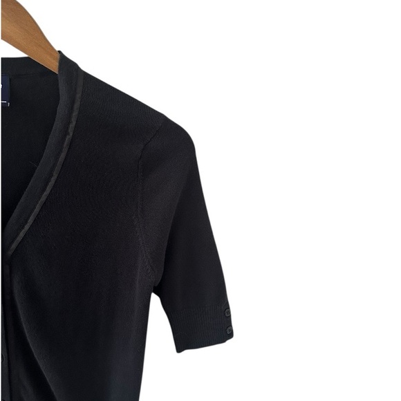 GAP Black V-Neck Short Sleeve Button Down Cardigan Sweater Size XS - Picture 3 of 7